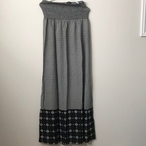 NWOT-Strapless Smocked Maxi Dress